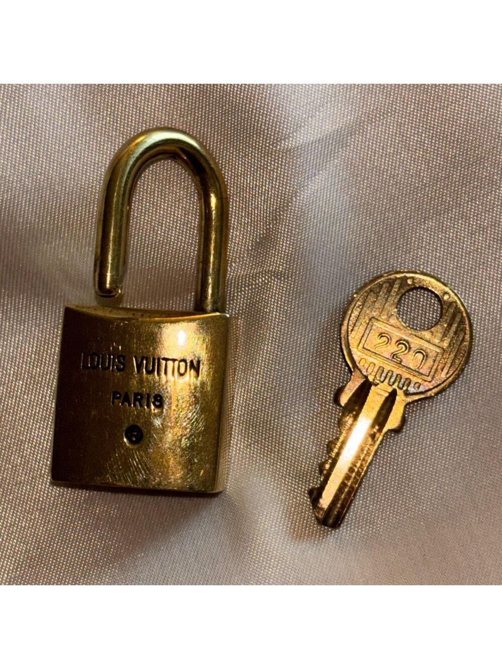 Rarer #220 Louis Vuitton Gold Padlock & Key - 200 Series - Picture 2 of 7